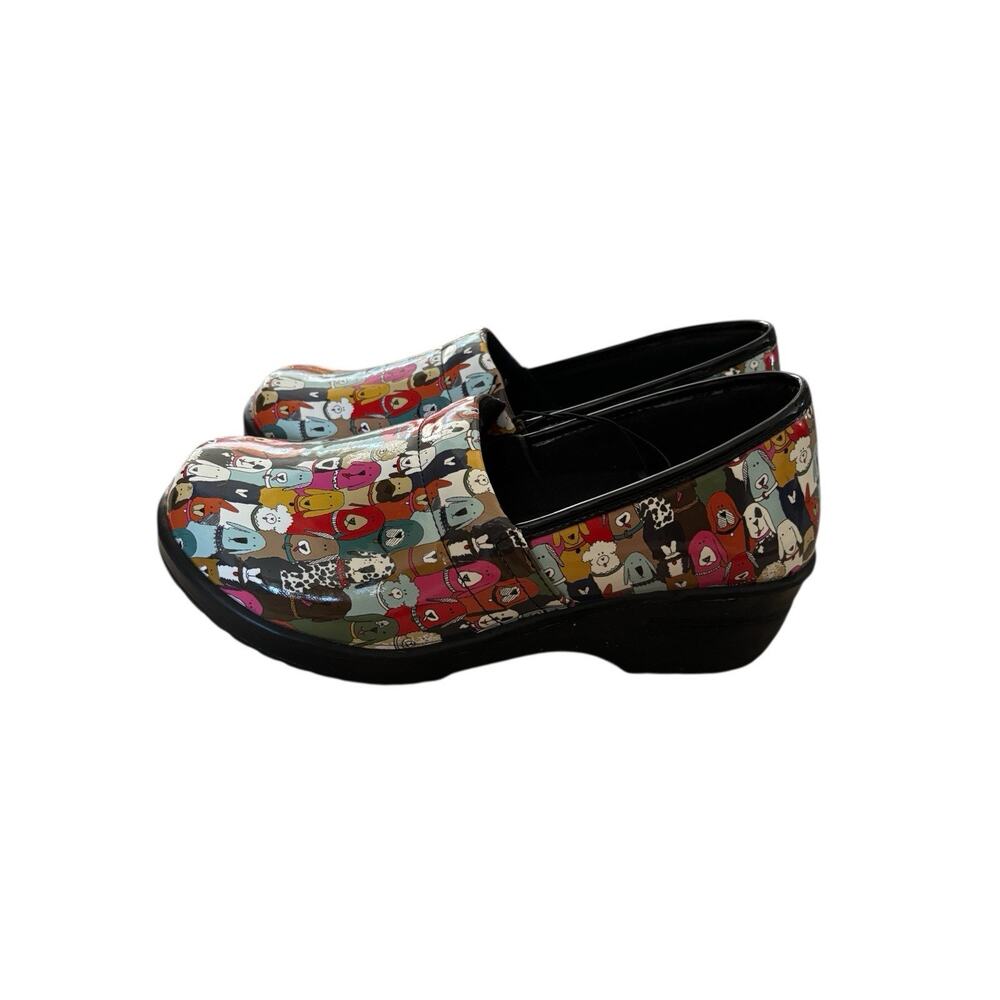 NEW Slip On Clogs 9.5W Women Easy Works By Easy Street "LAURIE" Dog Patent Shoes - Picture 5 of 9